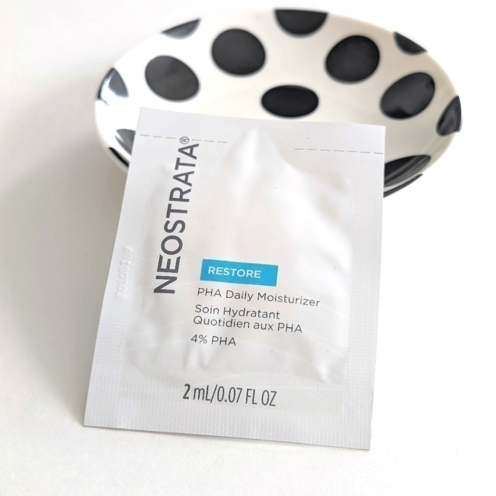 FREE with purchase | Neostrata Restore PHA Daily Moisturizer Sample